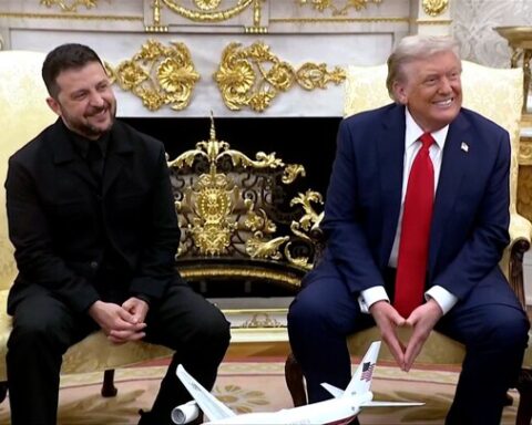 Grappen en serieuze vragen tijdens de ontmoeting tussen Trump en Zelensky