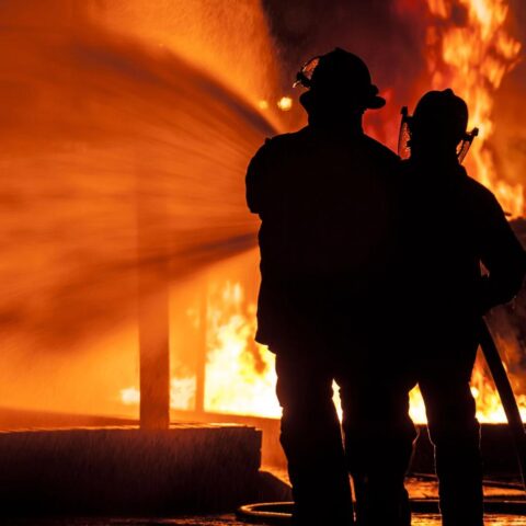 Grote industriële brand in Veenendaal verspreidt zich naar naburig bedrijf