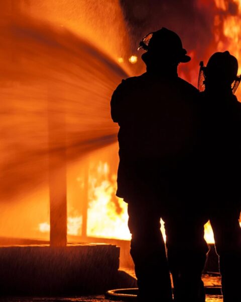 Grote industriële brand in Veenendaal verspreidt zich naar naburig bedrijf