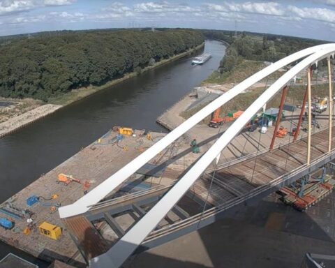 Herkansingen voor Nettelhorsterbrug in Lochem: brug over Twentekanaal wordt geplaatst