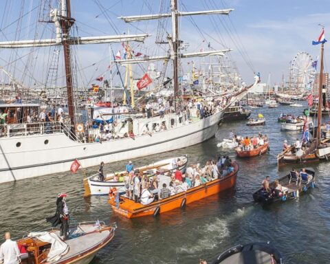 Historische schepen arriveren in IJmuiden en Beverwijk voor start van PreSail evenement