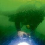 Hobbyduikers ontdekken precieze locatie van middeleeuws kasteel in Markermeer