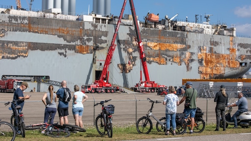 Honderden BMW's van brandend schip blijven tijdelijk onverkoopbaar