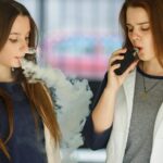 Illegale gearomatiseerde vapes uit China overspoelen de Nederlandse markt, tieners opgenomen in het ziekenhuis