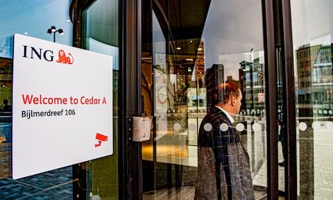 ING moet ontslagen bankier €500.000 betalen