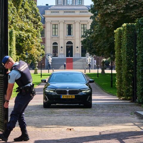 Kabinet verkent oplossingen voor crisis: hulp van oppositie of Tjeenk Willink inschakelen