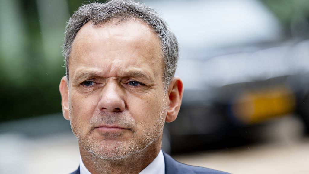 Kamerdebat over Gaza uitgesteld, druk op minister Veldkamp neemt toe