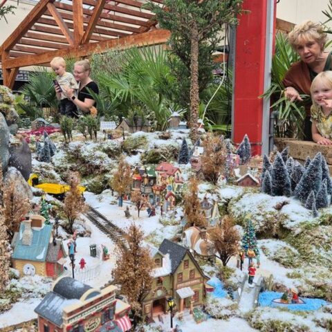 Kerstman op arrenslee aanwezig in tuincentrum Zoetermeer