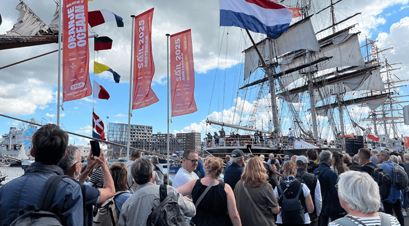 Langere rijen bij tall ships op tweede dag van SAIL Amsterdam