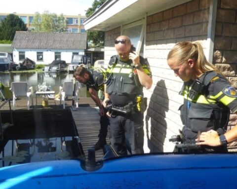 Ledemaat ontdekt in kanaal Vlaardingen door lokale inwoner