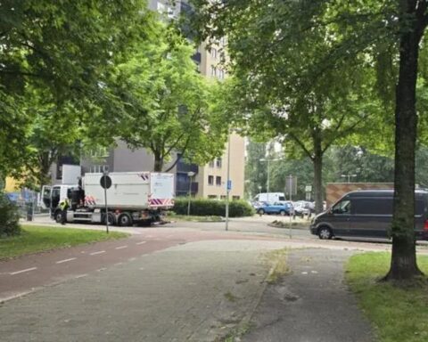 Lijk van 80-jarige vrouw ontdekt in Amsterdam, politie vermoedt misdrijf