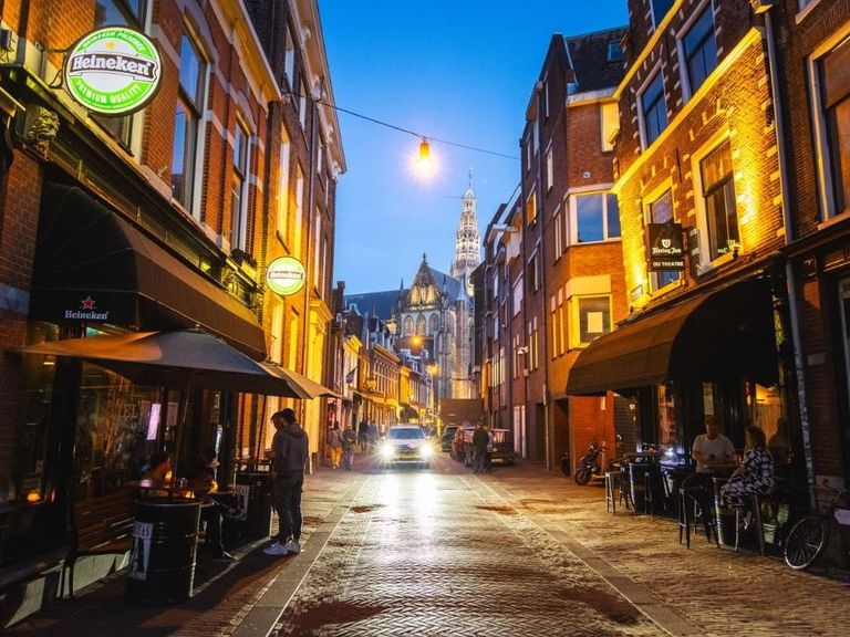 Man (30) ernstig verwond in Haarlem, vermoedelijk als gevolg van geaardheid