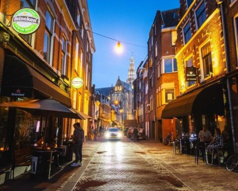 Man (33) zwaar mishandeld in Haarlem, vermoedelijk om seksuele geaardheid