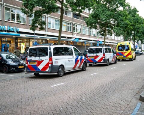 Medewerker van supermarkt in Rotterdam raakte gewond bij steekincident