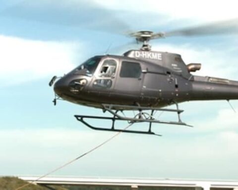 Megahelikopter zoekt naar zoet en zout grondwater