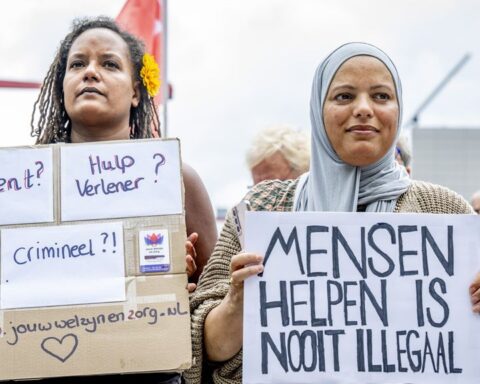 Minister wil asielwet wijzigen om hulp aan illegalen niet strafbaar te maken