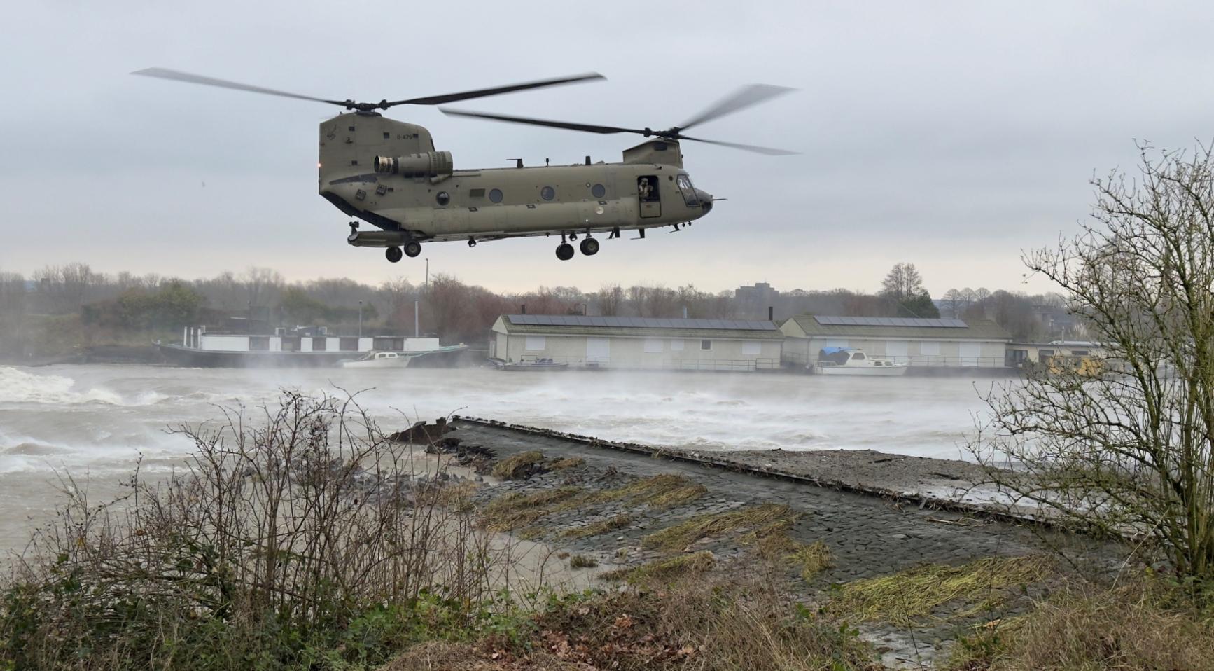 Nederland stuurt militaire helikopters om Spanje te helpen bij woedende bosbranden