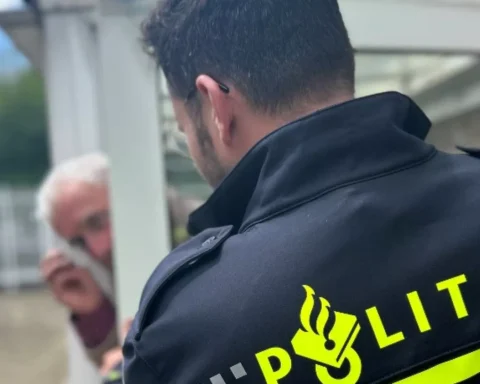 Nederlandse politie lanceert nieuwe campagne om ouderen beter te waarschuwen tegen neppolitie
