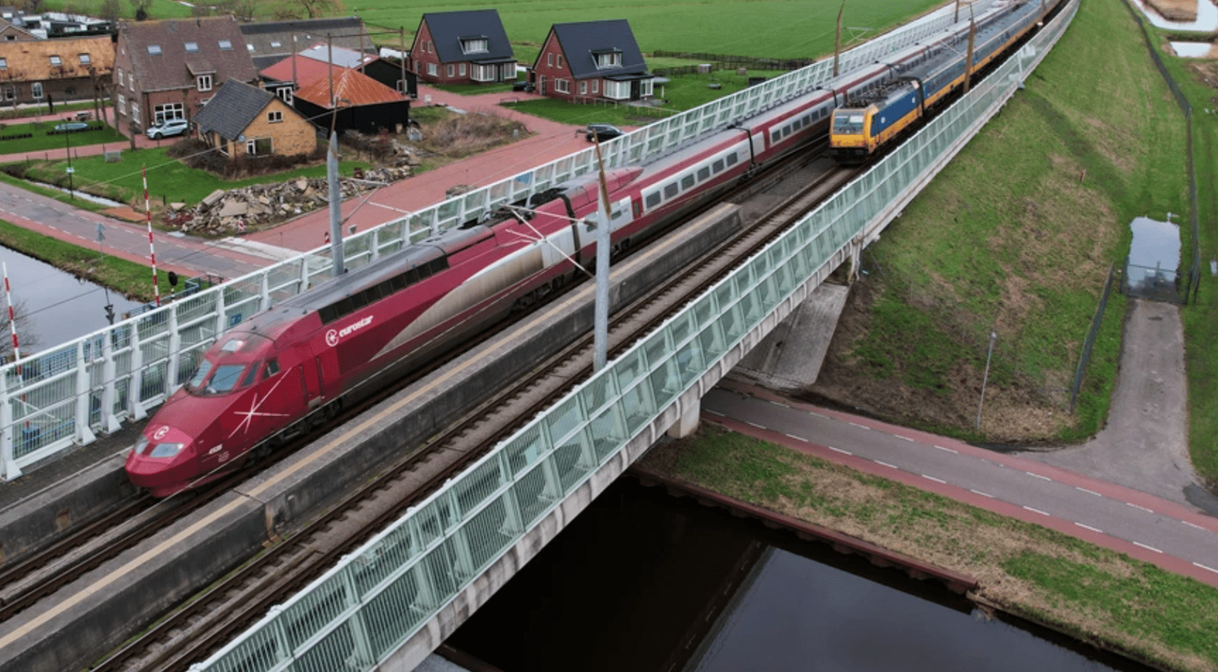Nederlandse regering aanklaagt aannemer om problemen met treinverbinding tussen Rotterdam en Schiphol