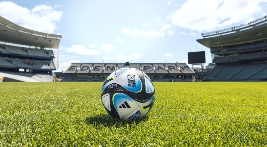 Nederlandse stichting klaagt FIFA en KNVB aan voor schade aan voetballers door transferregels