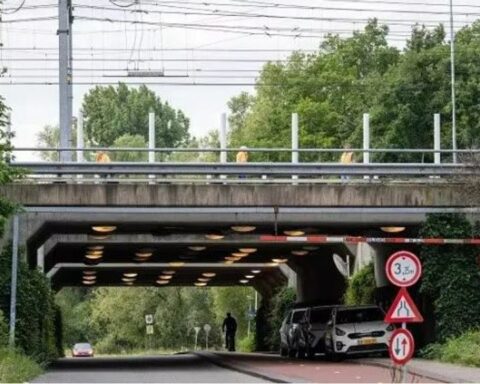 Politie Amsterdam vraagt fietsers om hulp bij sabotage spoor tijdens NAVO-top