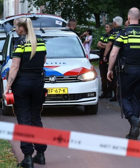Politie gebruikt wapenstok tegen agressieve omstanders bij steekpartij in Den Haag