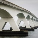 Politie redt man na twaalf uur opgesloten te zijn in Zeelandbrug