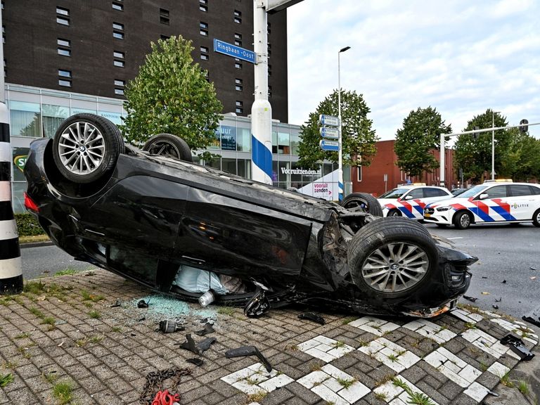 Politieman gewond bij achtervolging van verdachte automobilist in Tilburg