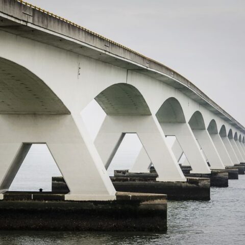 Provincie Zeeland vervolgt man die urenlang vastzat in Zeelandbrug