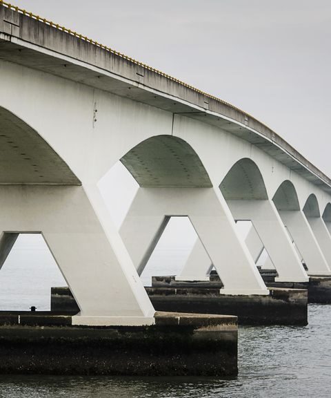 Provincie Zeeland vervolgt man die urenlang vastzat in Zeelandbrug