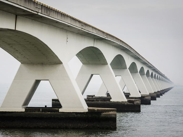 Provincie Zeeland vervolgt man die urenlang vastzat in Zeelandbrug