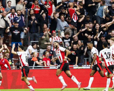 PSV herstelt zich na achterstand en verslaat Go Ahead Eagles in Johan Cruijff Schaal