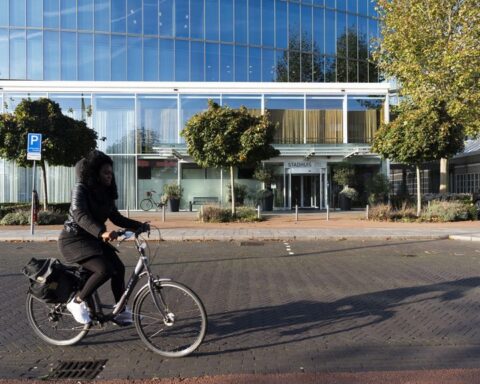 Raadslid Almere ontslagen na verzwijging van woonplaats, oordeelt Raad van State