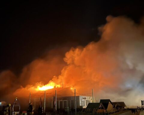 Renesse: camping geëvacueerd door zeer grote brand in restaurant