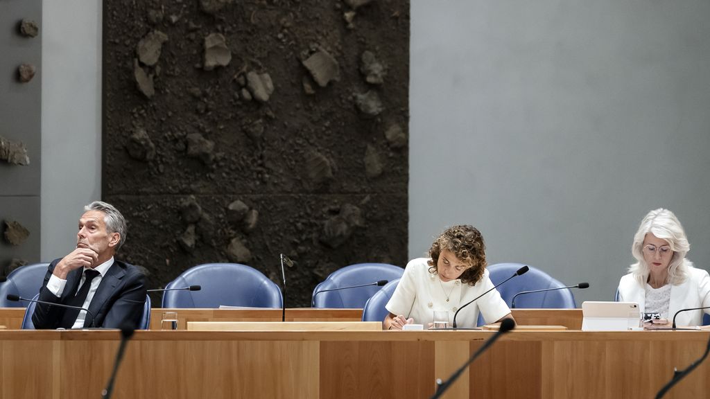 Rompkabinet-Schoof gaat door en richt zich op winkelbeheer