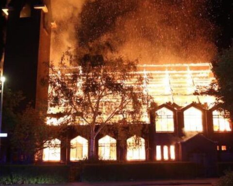 Rotterdamse kerk omgebouwd tot woningen acht jaar na verwoestende brand