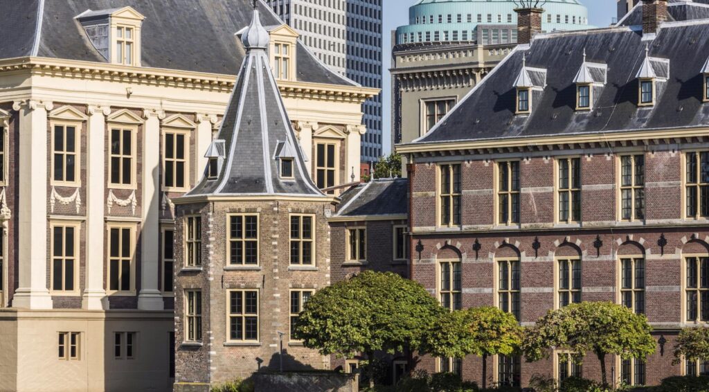 Schoofs ministerie bereid om boete van €300.000 te betalen voor verblijf op Binnenhof tijdens renovaties