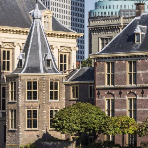 Schoofs ministerie bereid om boete van €300.000 te betalen voor verblijf op Binnenhof tijdens renovaties