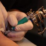 Tientallen inwoners van Enschede vieren 700-jarig jubileum met €7 tattoos