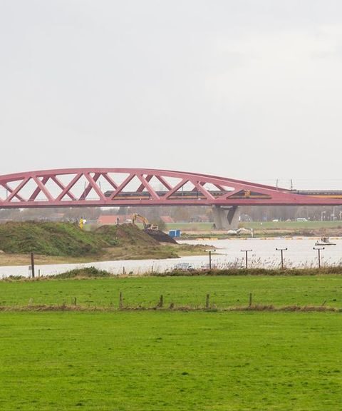 Treinverkeer rond Zwolle verstoord door koperdiefstal, herstelwerkzaamheden tot donderdag gepland