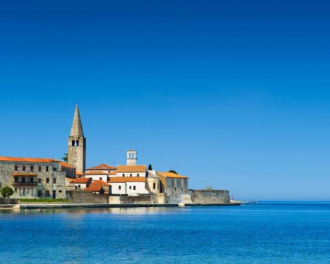 Twee Nederlanders gearresteerd in Kroatië na verwonding van medelandgenoot tijdens restaurantgevecht