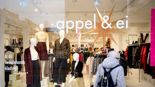 Tweedehands kledingzaken groeien, steeds meer vrouwen aan het hoofd