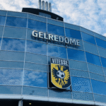 Vitesse onderhandelt beëindiging contracten spelers; interim-directeur vertrekt