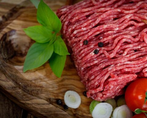 Vleesprijzen stijgen tot bijna €7 per halve kilo in Nederland