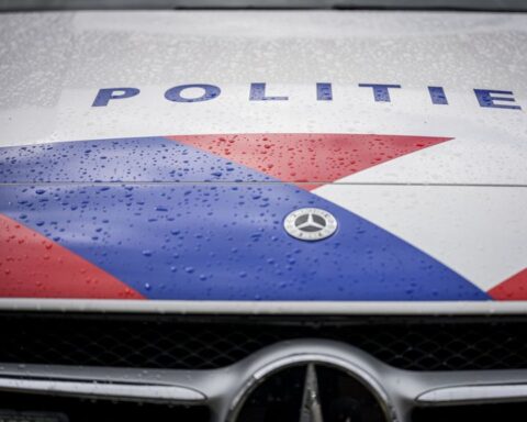 Vrouw (19) ernstig gewond na aanrijding in Nieuwveen, bestuurder vluchtte deurgereden