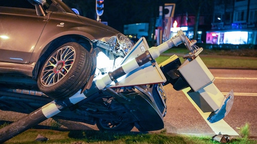Werknemer vernielt drie auto's en eist toch ontslagpremie