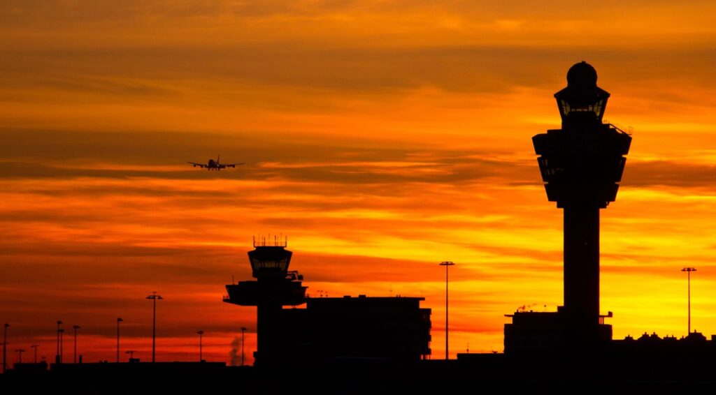 Zonnebedrijven waarschuwen voor faillissementsrisico bij verwijdering van panelen Schiphol