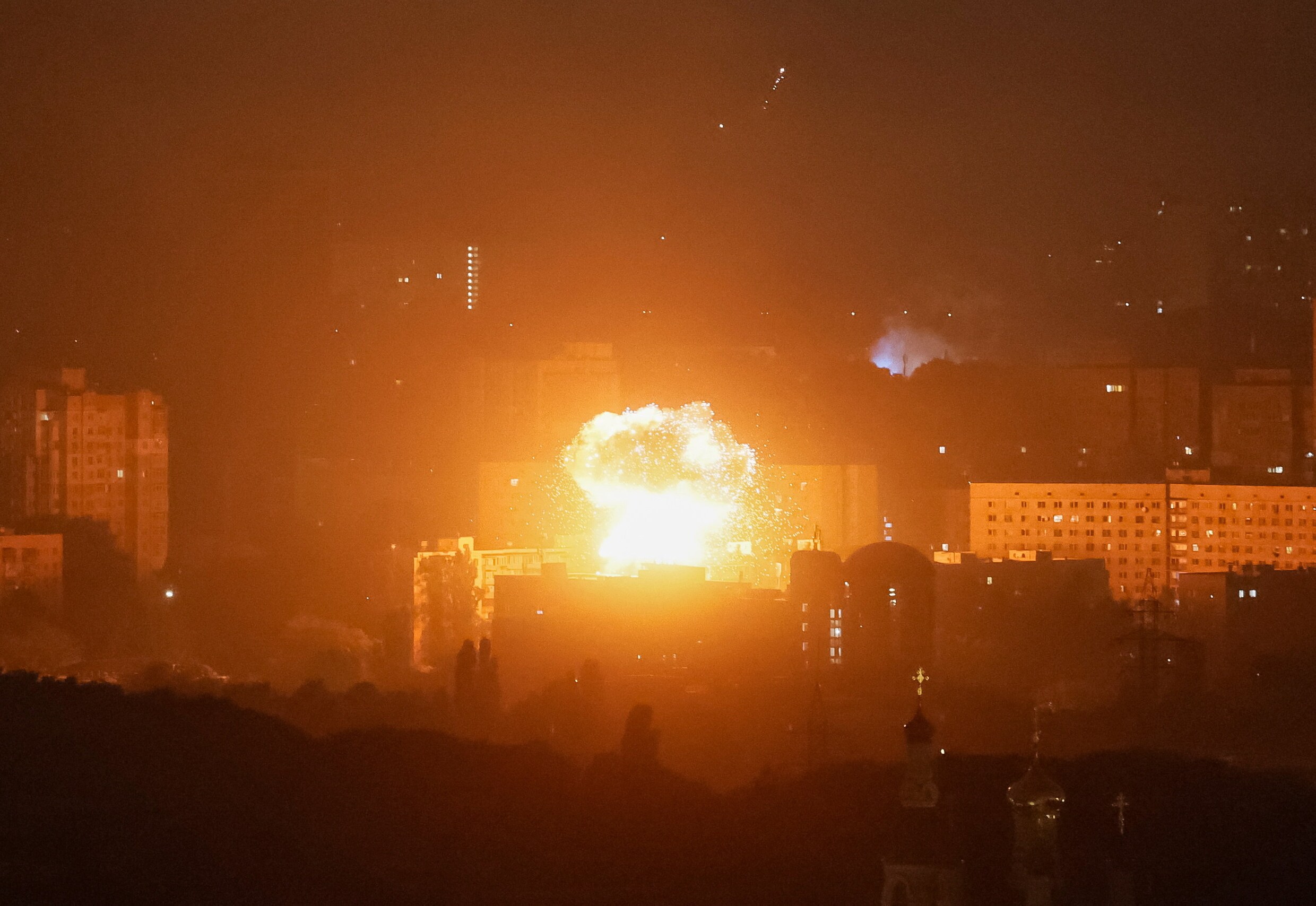 Massale drone- en raketaanval op Oekraïne eist slachtoffers in Kiev en andere steden