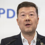 Okamura stelt herziening verblijfsvergunningen Oekraïners als regeringsvoorwaarde