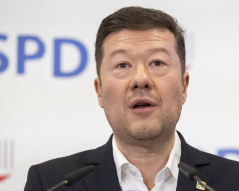 Okamura stelt herziening verblijfsvergunningen Oekraïners als regeringsvoorwaarde